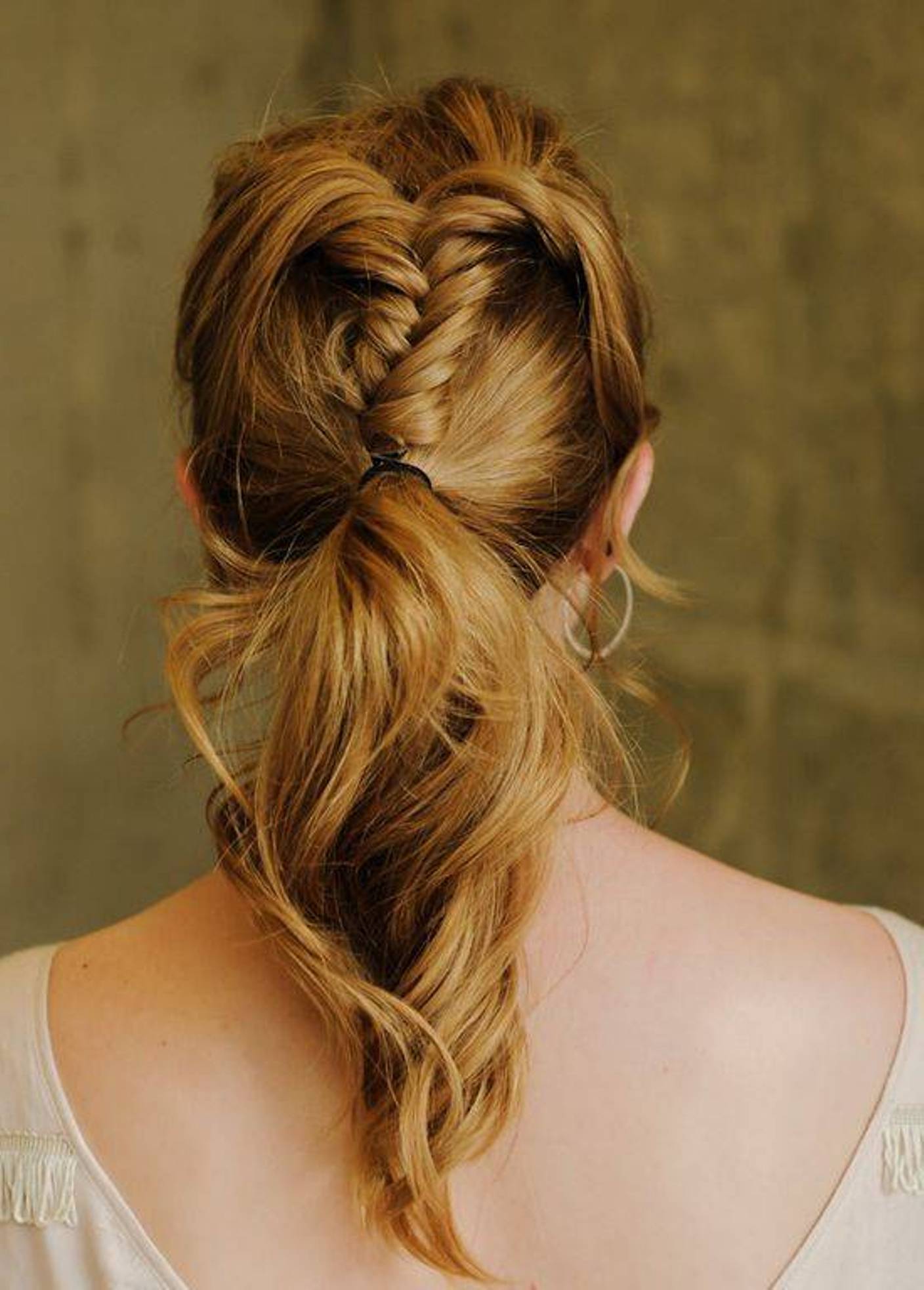 Wavy Topsy Tail Ponytail Hairstyle - fmag.com