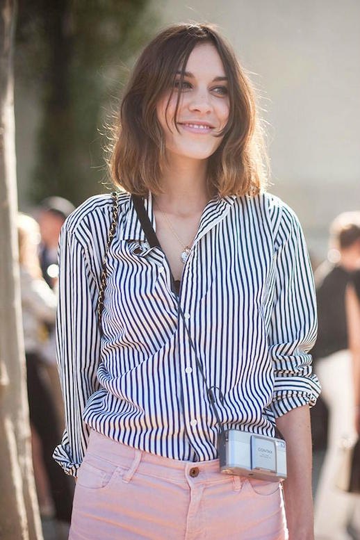 25 Classic Blue Striped Shirt Outfits - Styleoholic