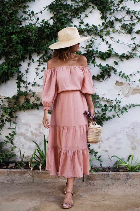 Off-the-Shoulder Dress: The Best Outfit Ideas 
