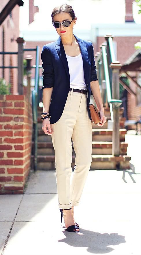 What Shoes to Wear with Beige Pants for Women? 