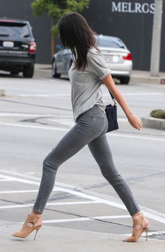 How to Wear Grey Jeans for Women: 12 Best Outfit Ideas 