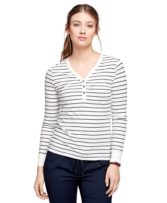 How to Style Henley Shirt for Women 