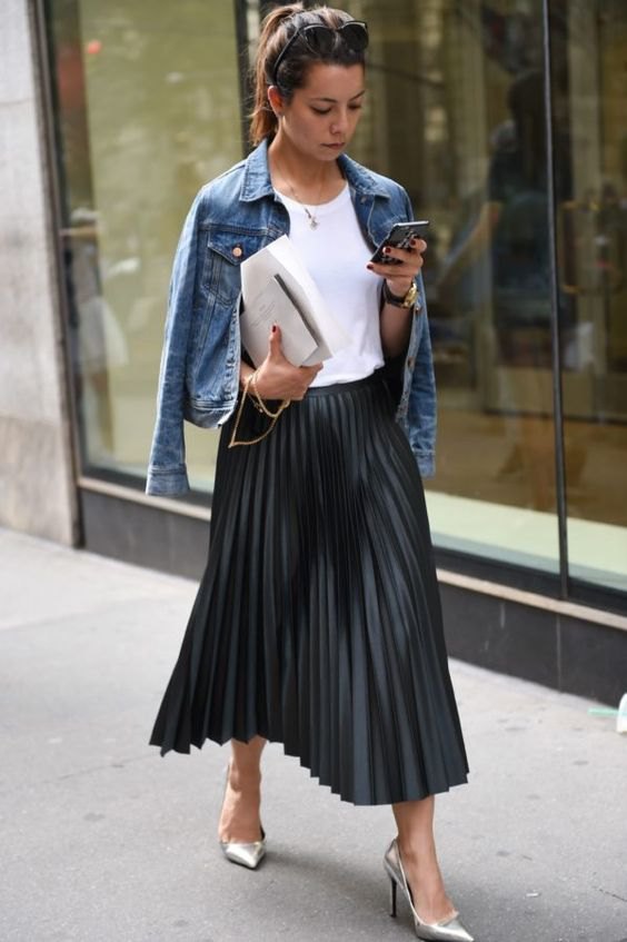 How to Style Black Pleated Skirt: 15 Low-Key Beautiful Outfit Ideas -  FMag.com