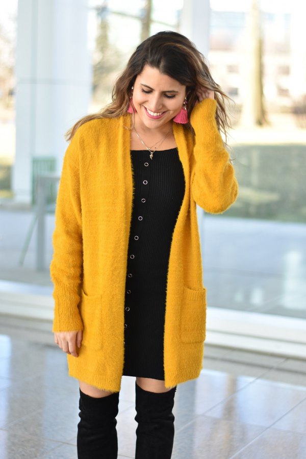 outfits with mustard cardigan