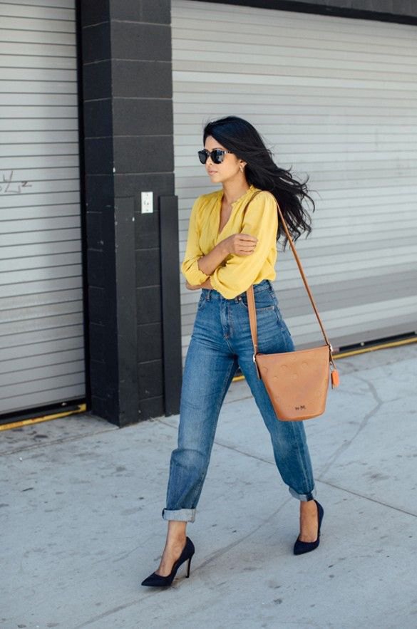 yellow jeans outfit