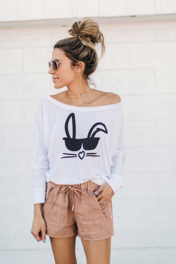 How to Wear Long Sleeve Graphic T Shirt: Top 15 Outfit Ideas for Women -  