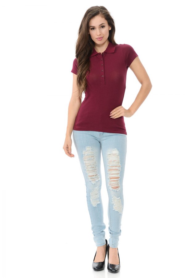burgundy shirt with blue jeans